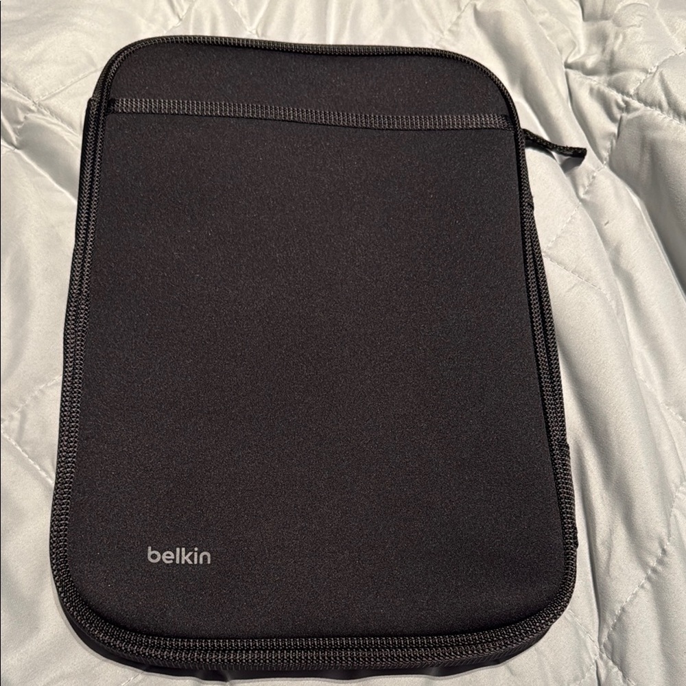 Belkin 11” laptop/tablet sleeve Protective Case, black